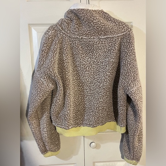 Free People Wild Heart Sherpa Pullover Grey Beige With White Yellow Trim Size M - Picture 5 of 9